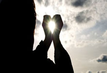 从首发到替补，场均8+8神锋将被老鹰放弃，美媒视为湖人禁区救星.